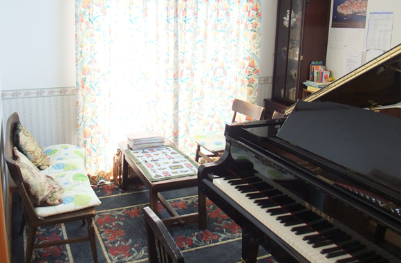 ピアノ教室談話スペース写真
